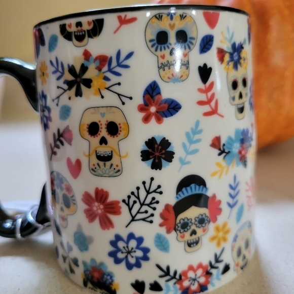 🦋 Strawberry Street Coffee Chocolate Tea skulls 17 ounces NWT - Picture 3 of 3